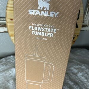 Stanley The Quencher H2.0 40 oz Flowstate Tumbler in Purple